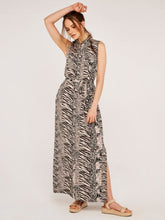 Load image into Gallery viewer, APRICOT- ANIMAL PRINT MAXI
