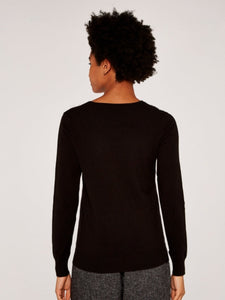 APRICOT- BLACK SWEATER WHITE LACE COLLAR